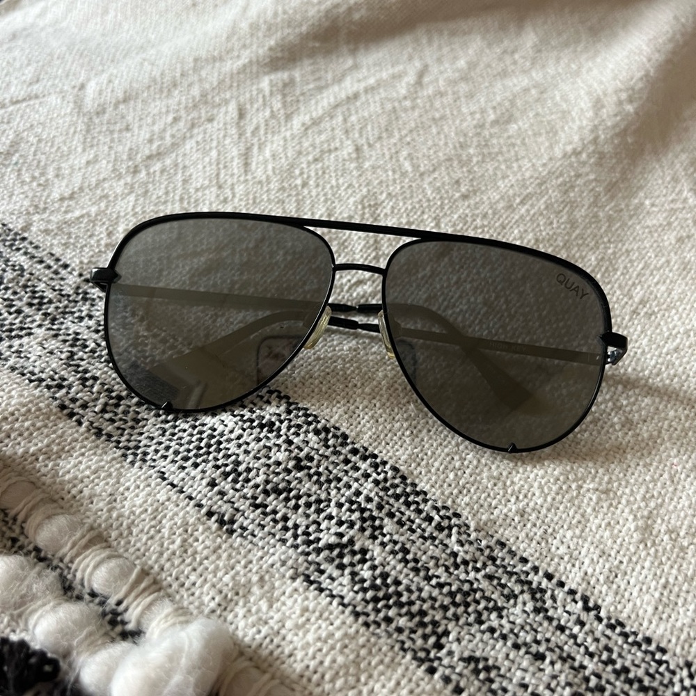 🚨🔥LAST CHANCE🔥🚨 High Key Silver (black frame)